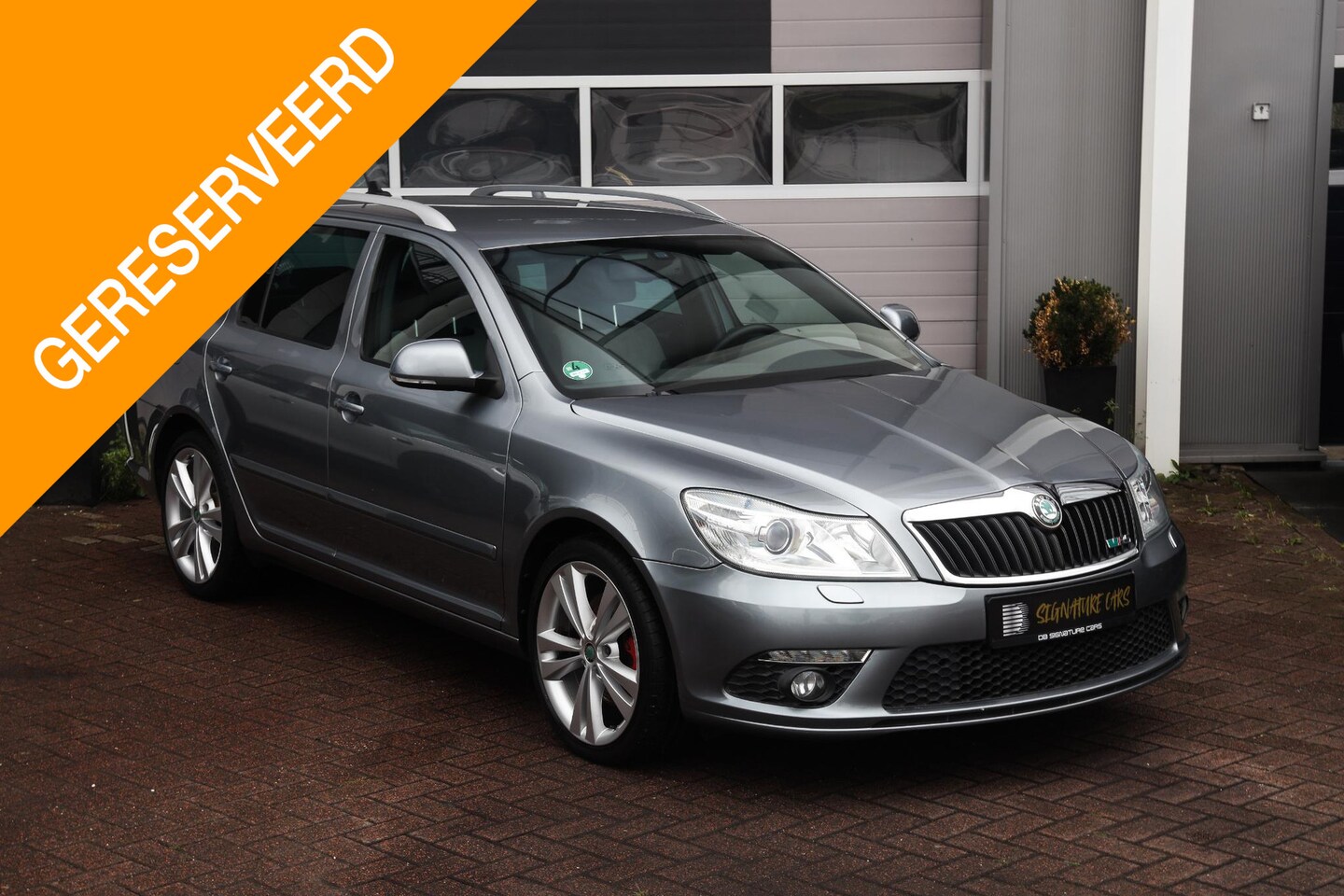 Skoda Octavia Combi - 2.0 TFSI RS DSG|Navi|Stoelverwarming|PDC|Xenon - AutoWereld.nl