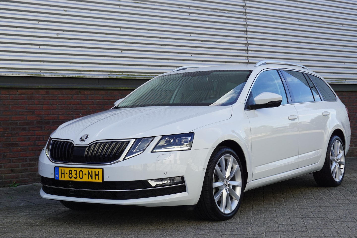 Skoda Octavia Combi - 1.5 TSI 150PK Bus. Edition Plus|Virtual Cockpit| Metallic Moon White! - AutoWereld.nl