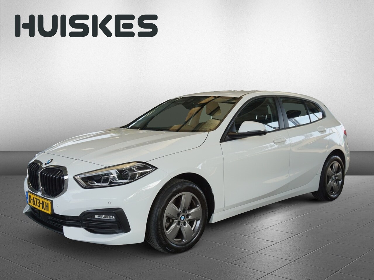 BMW 1-serie - 118i Executive Edition Automaat | Navi | Cruise | Apple Carplay - AutoWereld.nl