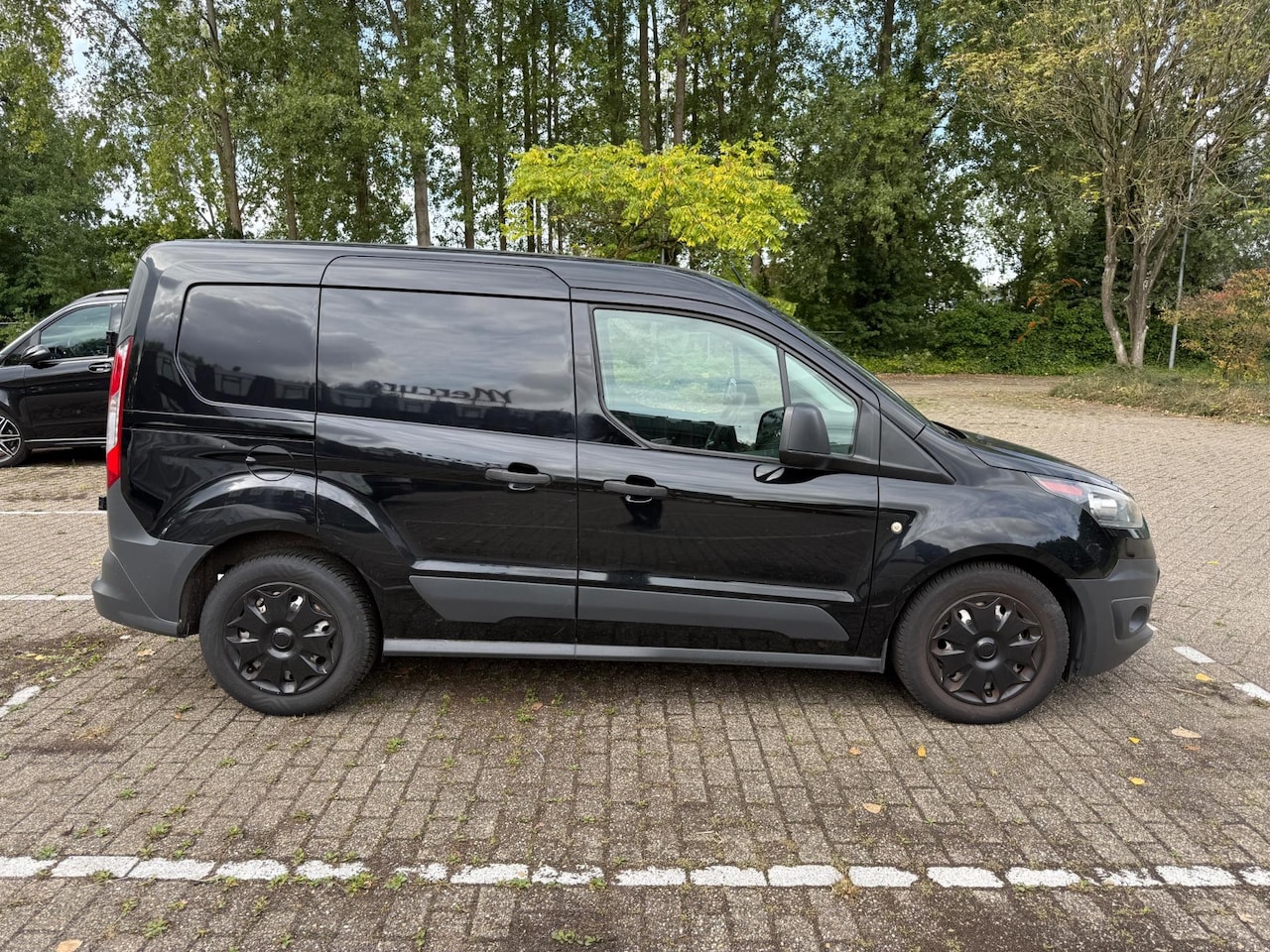 Ford Transit Connect - 1.5 TDCI Black Edition Euro 6 Airco Cruise - AutoWereld.nl