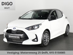 Toyota Yaris - 1.5 HYBRIDE BLACK & WHITE GARANTIE 3-2034 AUTOMAAT. CLOUD NAVI. SLECHTS 17.000 KM