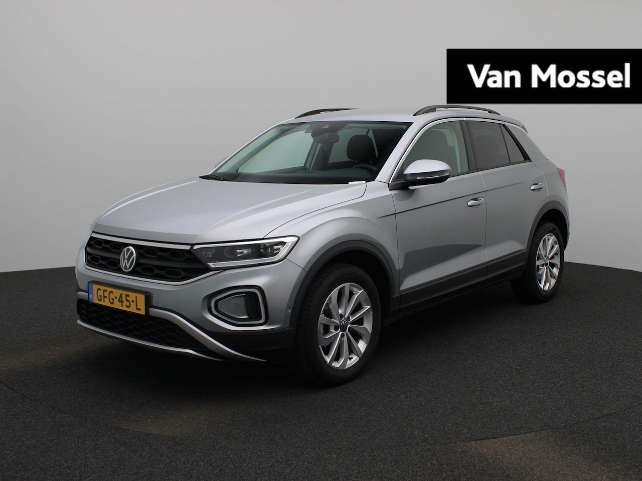 Volkswagen T-Roc - 1.0 TSI Life Edition | 115 PK | 17 inch velgen | Parkeersensoren | Navigatie | Stoelverwar - AutoWereld.nl