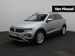 Volkswagen T-Roc - 1.0 TSI Life Edition | 115 PK | 17 inch velgen | Parkeersensoren | Navigatie | Stoelverwar
