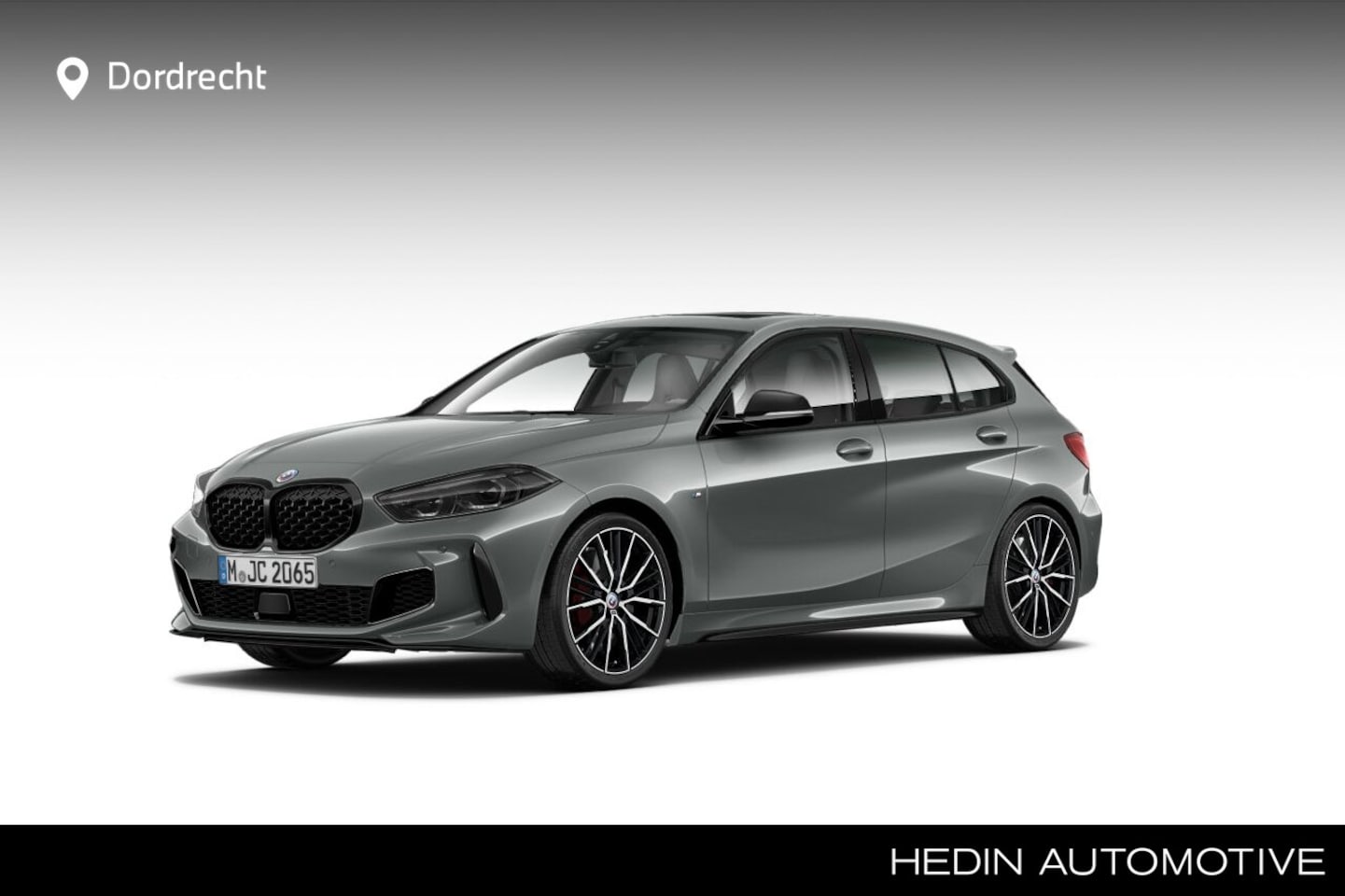 BMW 1-serie - M135i xDrive | 19" | Panorama | Harman Kardon | Camera | Leder | Head-Up | El. Stoelen met - AutoWereld.nl