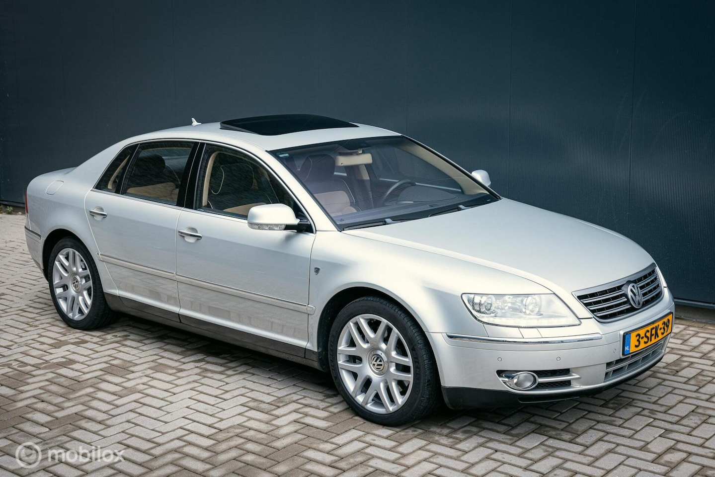 Volkswagen Phaeton - 4.2 V8 4p. Highline 4.2 V8 4p. Highline - AutoWereld.nl
