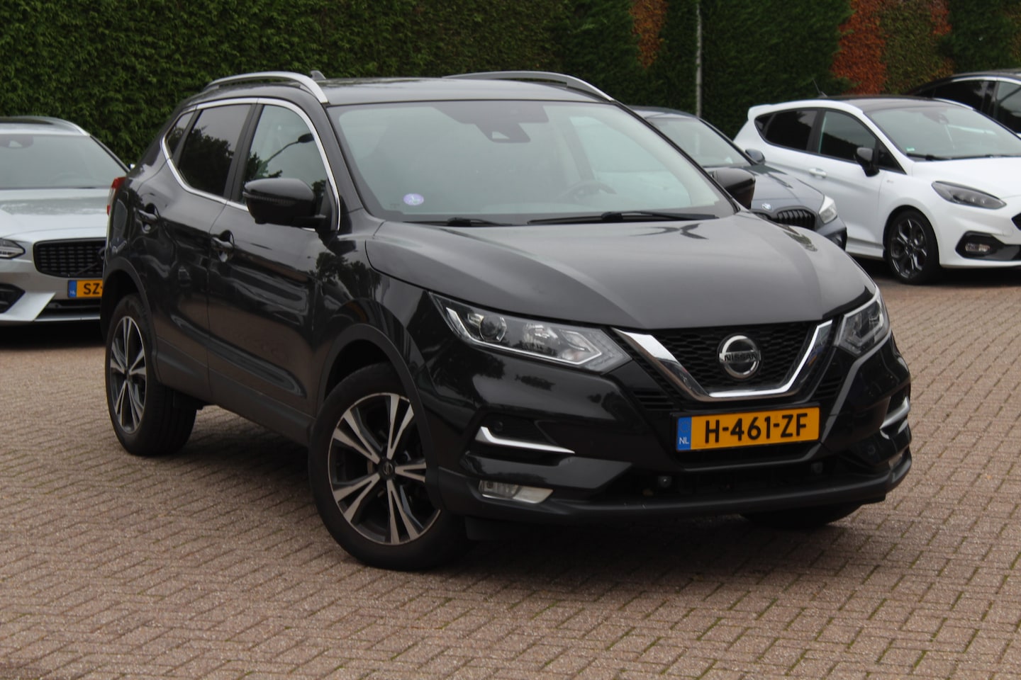 Nissan Qashqai - 1.3 DIG-T N-Connecta / Panoramadak / 360Camera / Navigatie / 17'' / Keyless / DAB / Cruise - AutoWereld.nl
