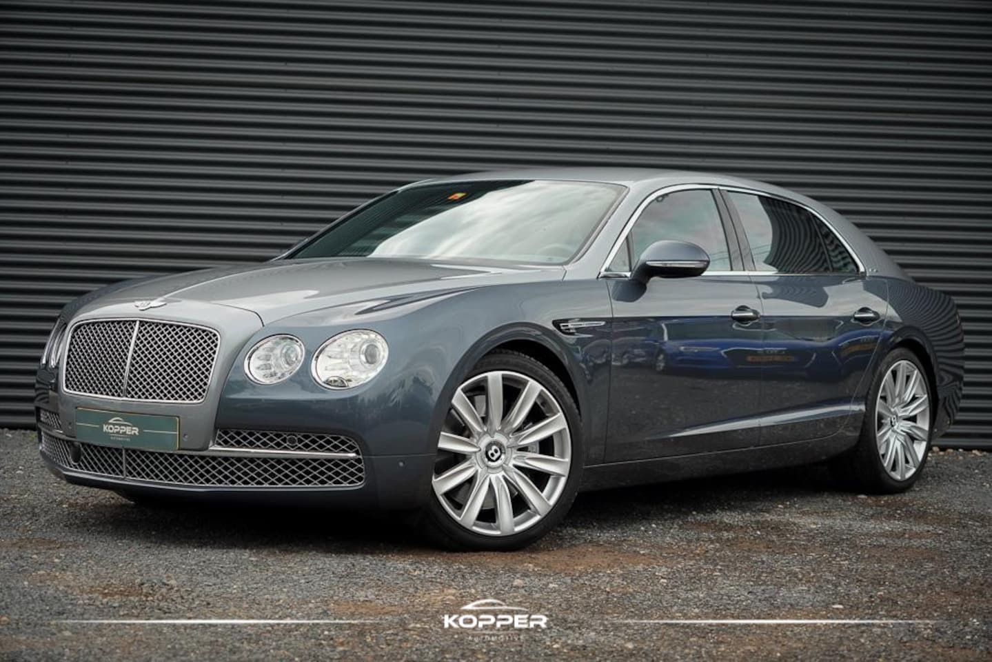 Bentley Flying Spur - 6.0 W12 / Mulliner / NL 1e Eigenaar / 21'' / Nieuwstaat / Volledige Bentley historie - AutoWereld.nl