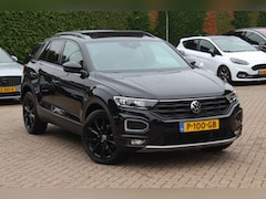 Volkswagen T-Roc - 1.5 TSI Sport / Panoramadak / Camera / Virtual Cockpit / Keyless / 19'' / Apple CarPlay /