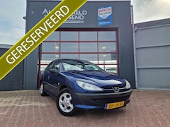 Peugeot 206 - 1.4 X-line | NWE APK | RADIO/CD | ELEKTR.RAAM | CDV | STUURBEKR. | LMV |