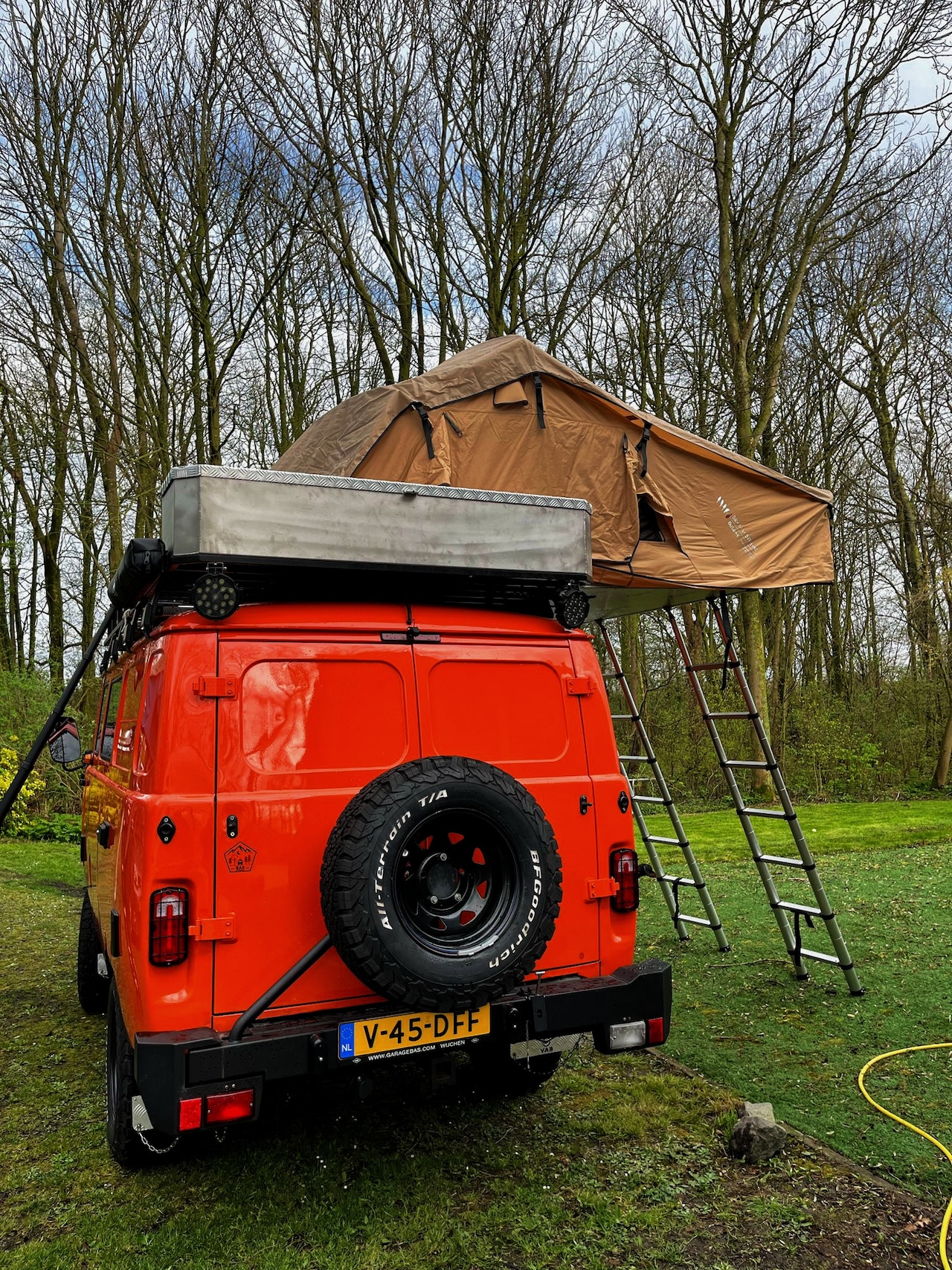 UAZ Bukhanka - Expedition 4x4 VOLLEDIG OFF GRID UITGERUST GRIJS KENTEKEN