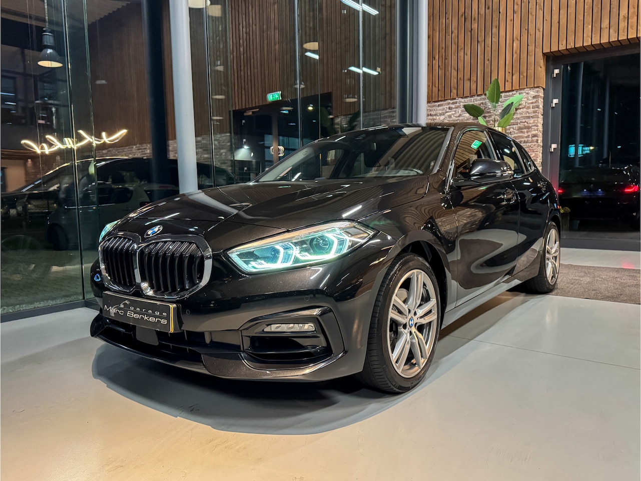 BMW 1-serie - 118i Edition Nieuw model, Sportpakket, Carplay, CC. - AutoWereld.nl