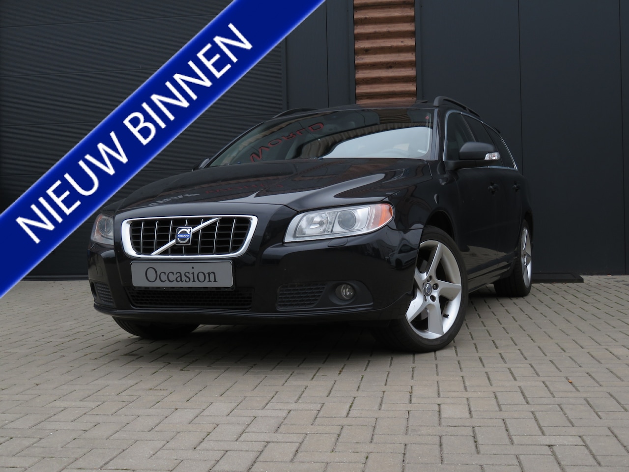 Volvo V70 - 2.5T Automaat Summum Nw Model Airco Cr-control Schuifdak Youngtimer - AutoWereld.nl