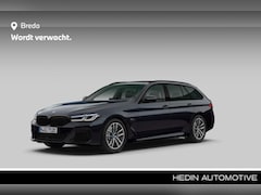 BMW 5-serie Touring - 530e | M-Sport | Panoramadak elektrisch | Comforttoegangssysteem | Laserlicht | Driving As