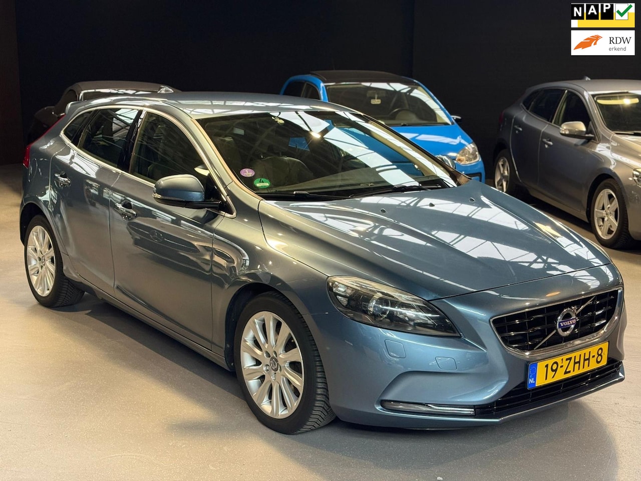 Volvo V40 - 1.6 T4 Summum |CAMERA|CRUISE|LEER|NAVISTOELVERWARMING - AutoWereld.nl