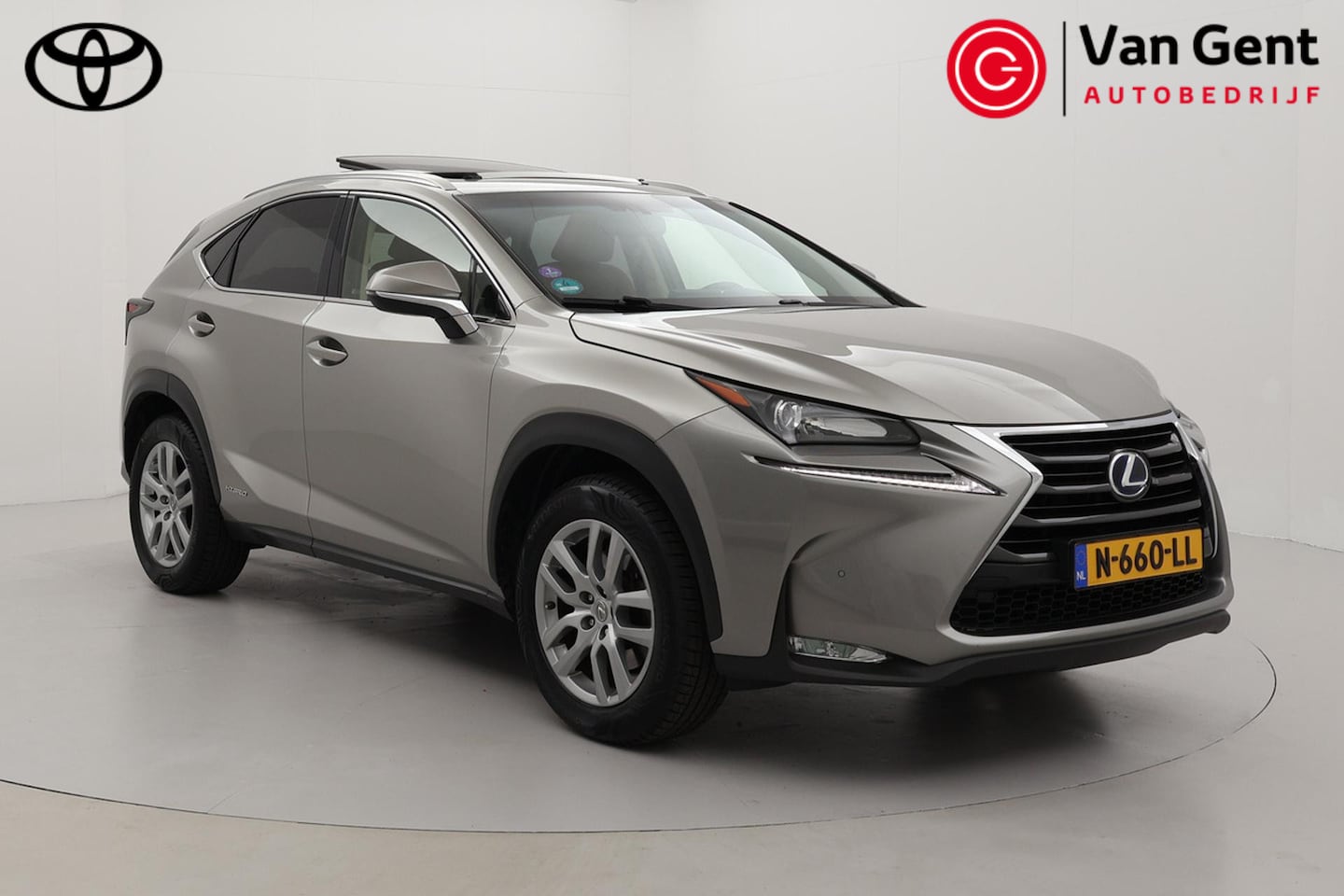 Lexus NX - 300h AWD Luxury Line | Panoramadak | Trekhaak | Navigatie | Leder | Stoelverwarming | Keyl - AutoWereld.nl