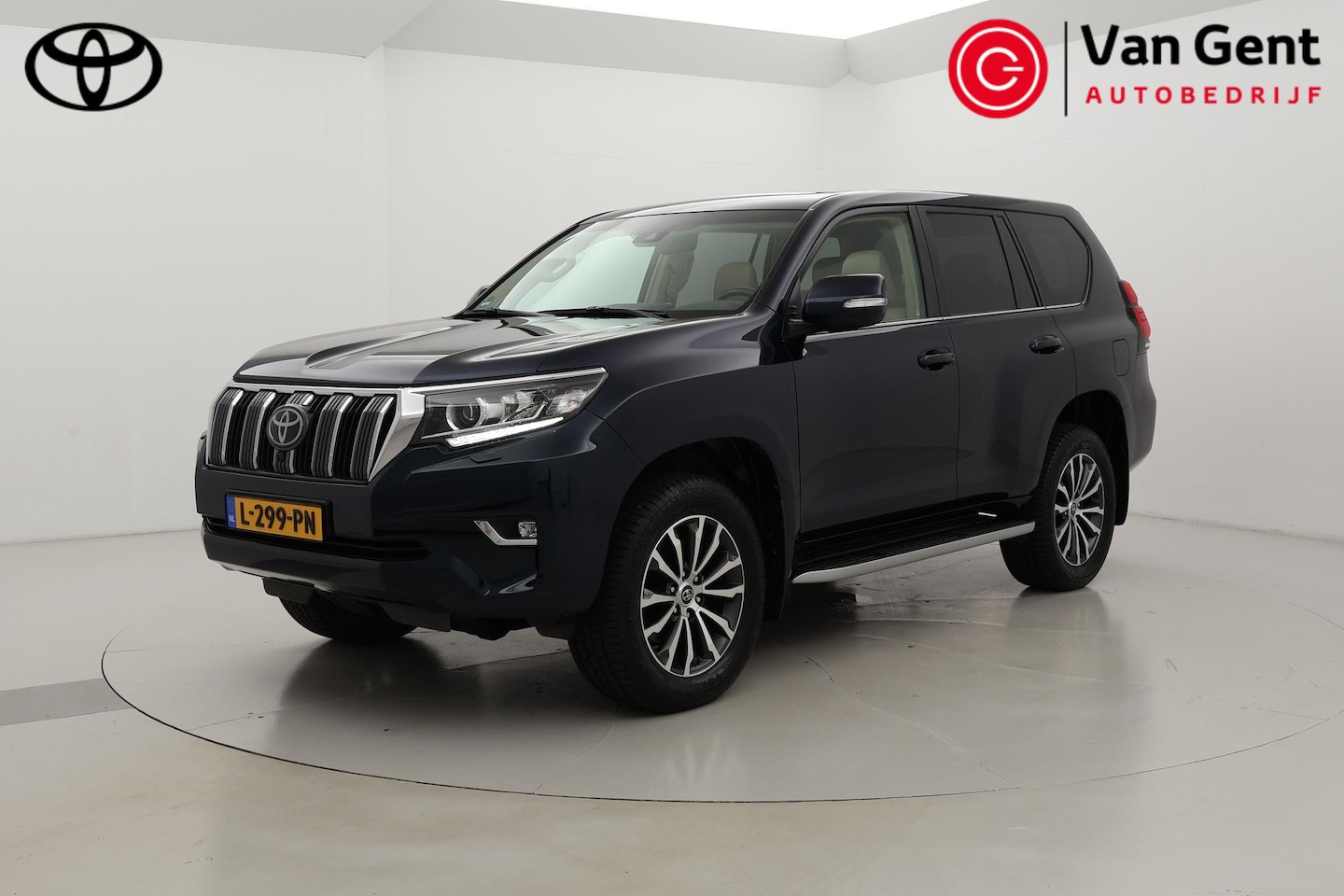 Toyota Land Cruiser - 7 pers. 2.8 D-4D Professional | Trekhaak | Dodehoek detectie | Adaptive Cruise | Leder | O - AutoWereld.nl