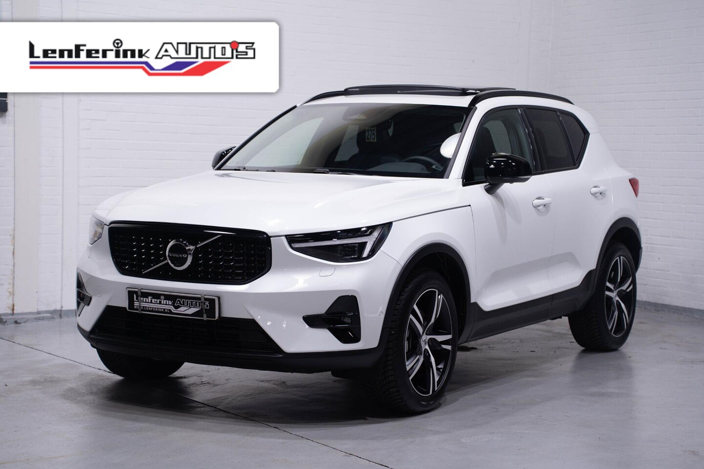 Volvo XC40 - 2.0 B4 Ultra Dark Harman Kardon Panodak Apple Carplay Camera 360 Velgen 20 inch - AutoWereld.nl