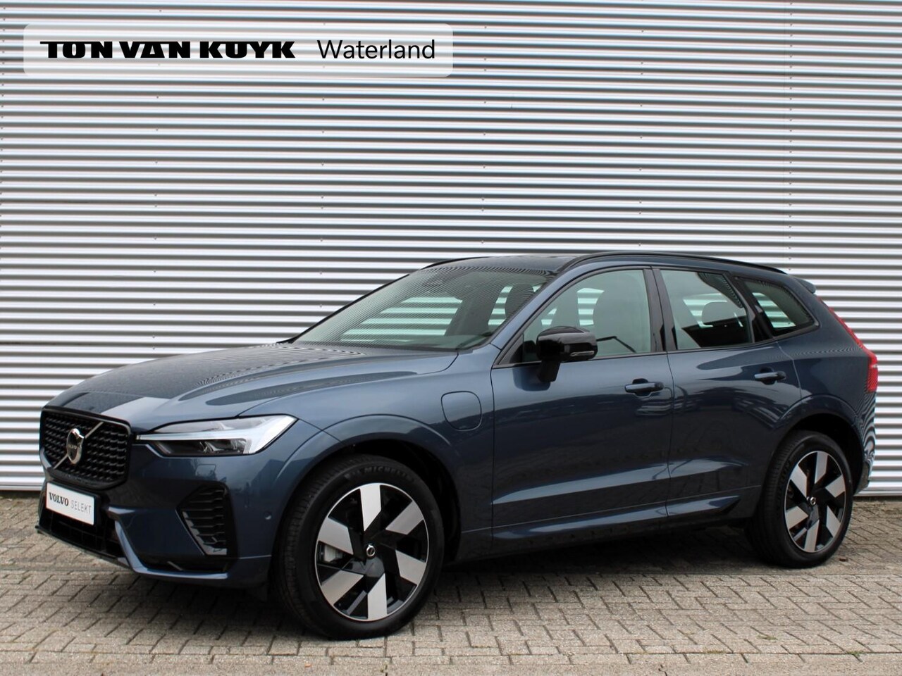 Volvo XC60 - 2.0 T6 Plug-in hybrid AWD Ultra Dark Automaat / Panoramadak / Head-up display / Trekhaak - AutoWereld.nl