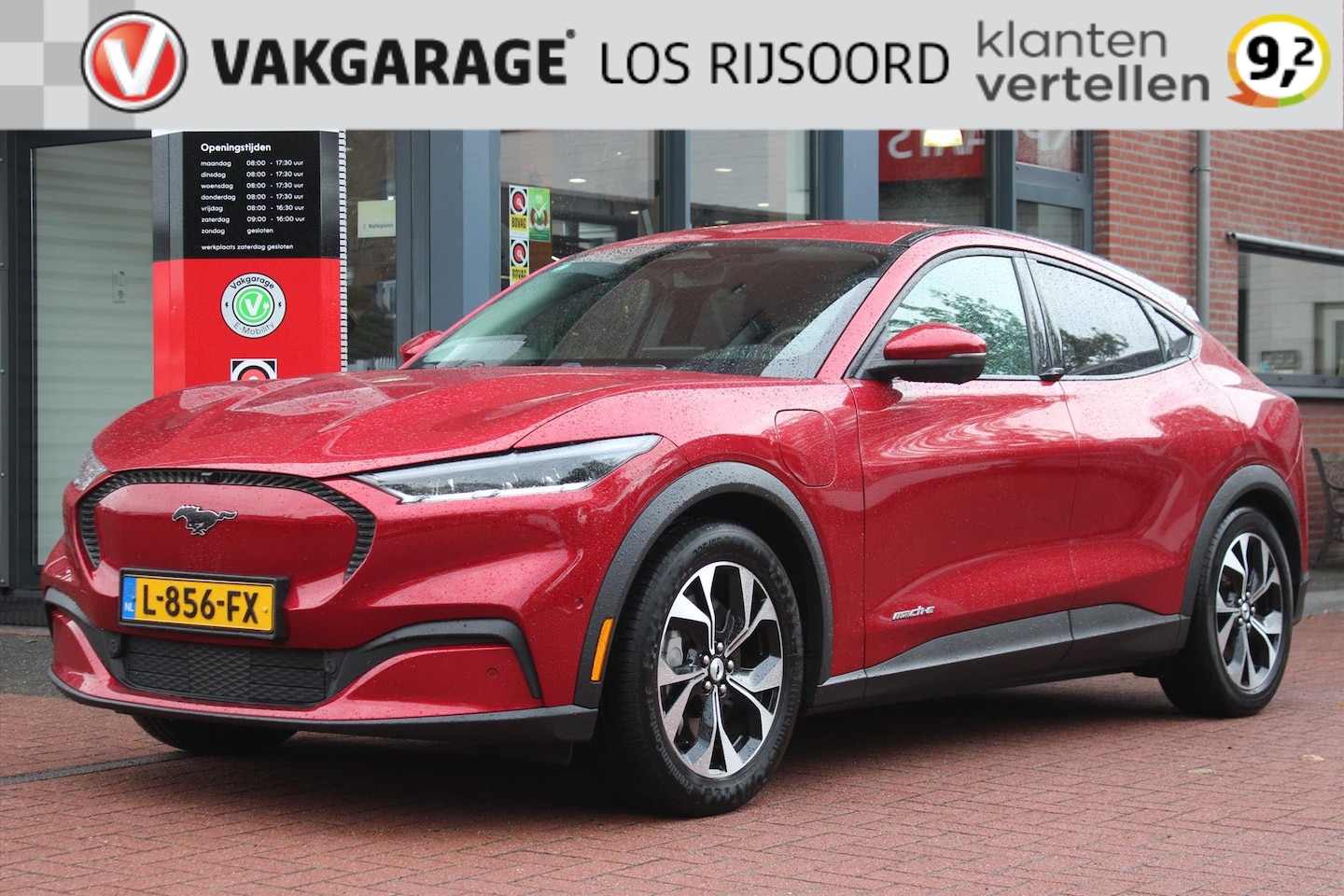 Ford Mustang Mach-E - 75kWh | Carplay | Trekhaak | 360 camera | Stoel & Stuur verwarming | Leder | PDC | Navigat - AutoWereld.nl