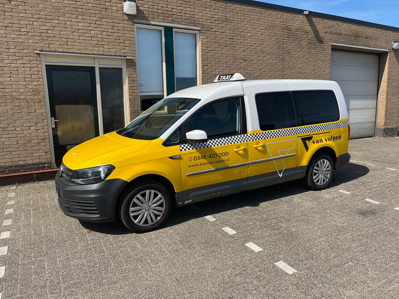 Volkswagen Caddy - 2.0 TDI Trendline rolstoel aangepast Maxi uitvoering - AutoWereld.nl