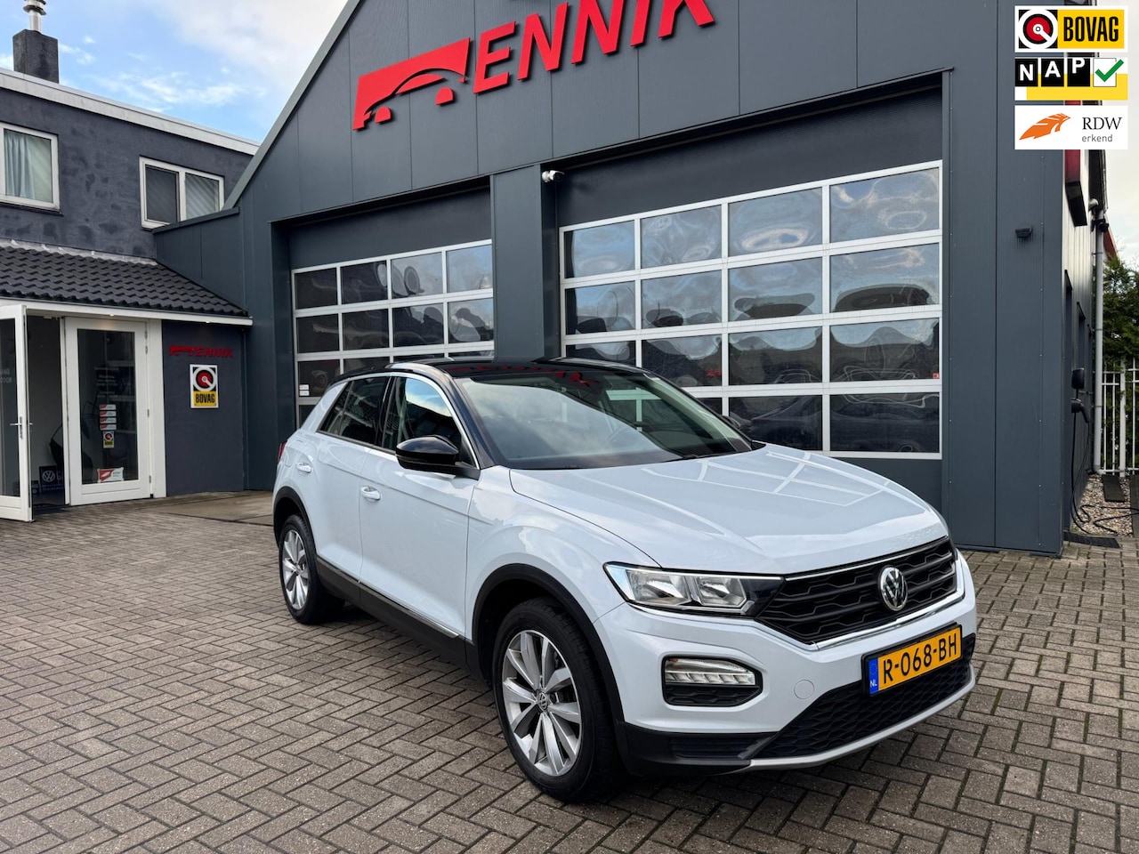 Volkswagen T-Roc - 1.0 TSI Style / Cruise / DAB / Stoelverw. / Navi. - AutoWereld.nl