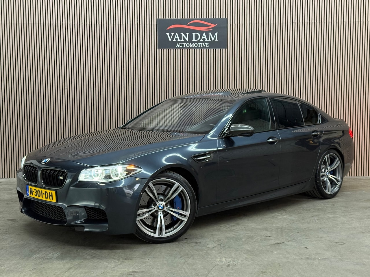 BMW M5 - 5-serie Competition Package 2015 CARBON PANO LED FULL - AutoWereld.nl