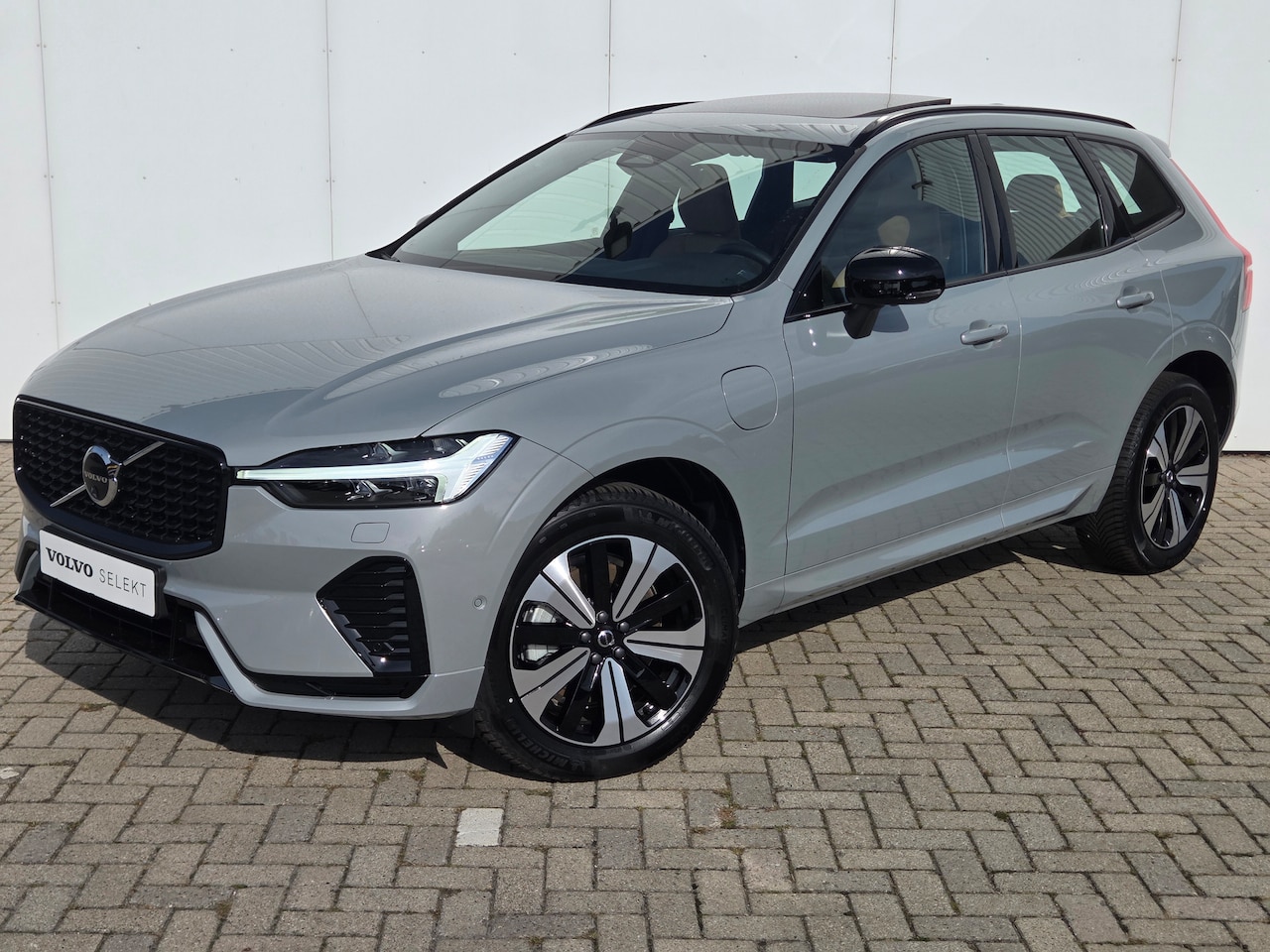 Volvo XC60 - T6 Plus Dark | Luchtvering | Trekhaak | 360cam | - AutoWereld.nl