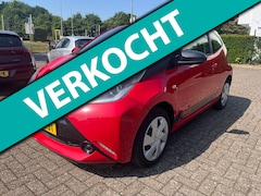 Toyota Aygo - 1.0 VVT-i x-play Airco/ Camera/ Cruise control
