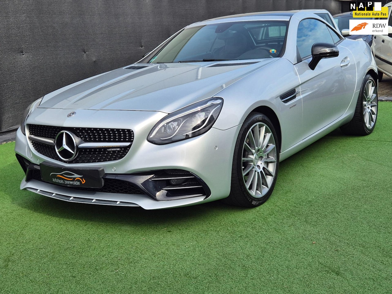 Mercedes-Benz SLC - AMG 43 RedArt Edition full led! - AutoWereld.nl