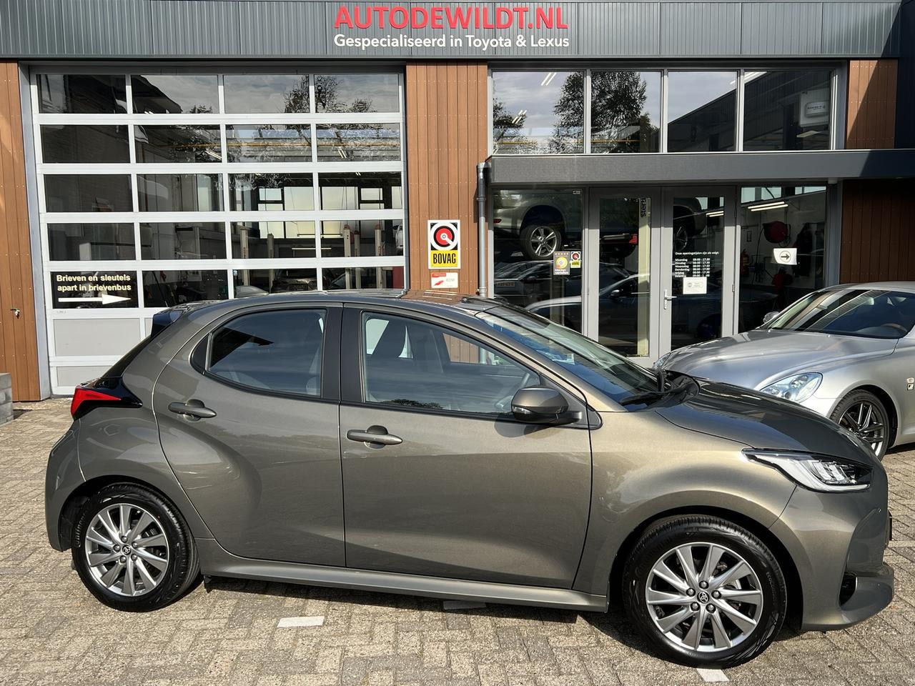 Toyota Yaris - 1.5 16v VVT-i Dynamic 5-dr + FABRIEKSGARANTIE - AutoWereld.nl