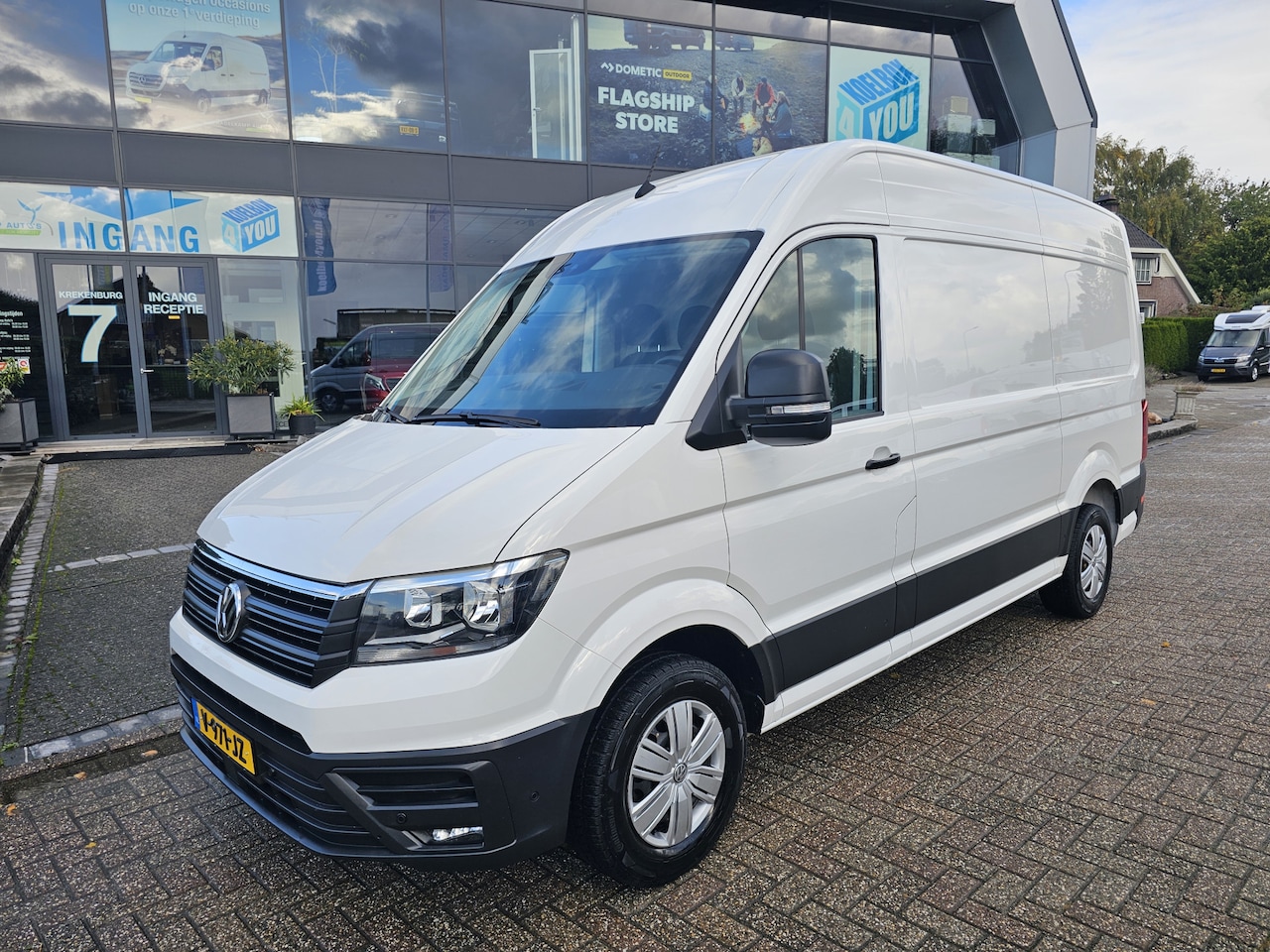 Volkswagen Crafter - 35 2.0 TDI L3H2 Comfortline 177 PK * Automaat * Trekhaak 3,0t * Camera * Navi * NAP * - AutoWereld.nl