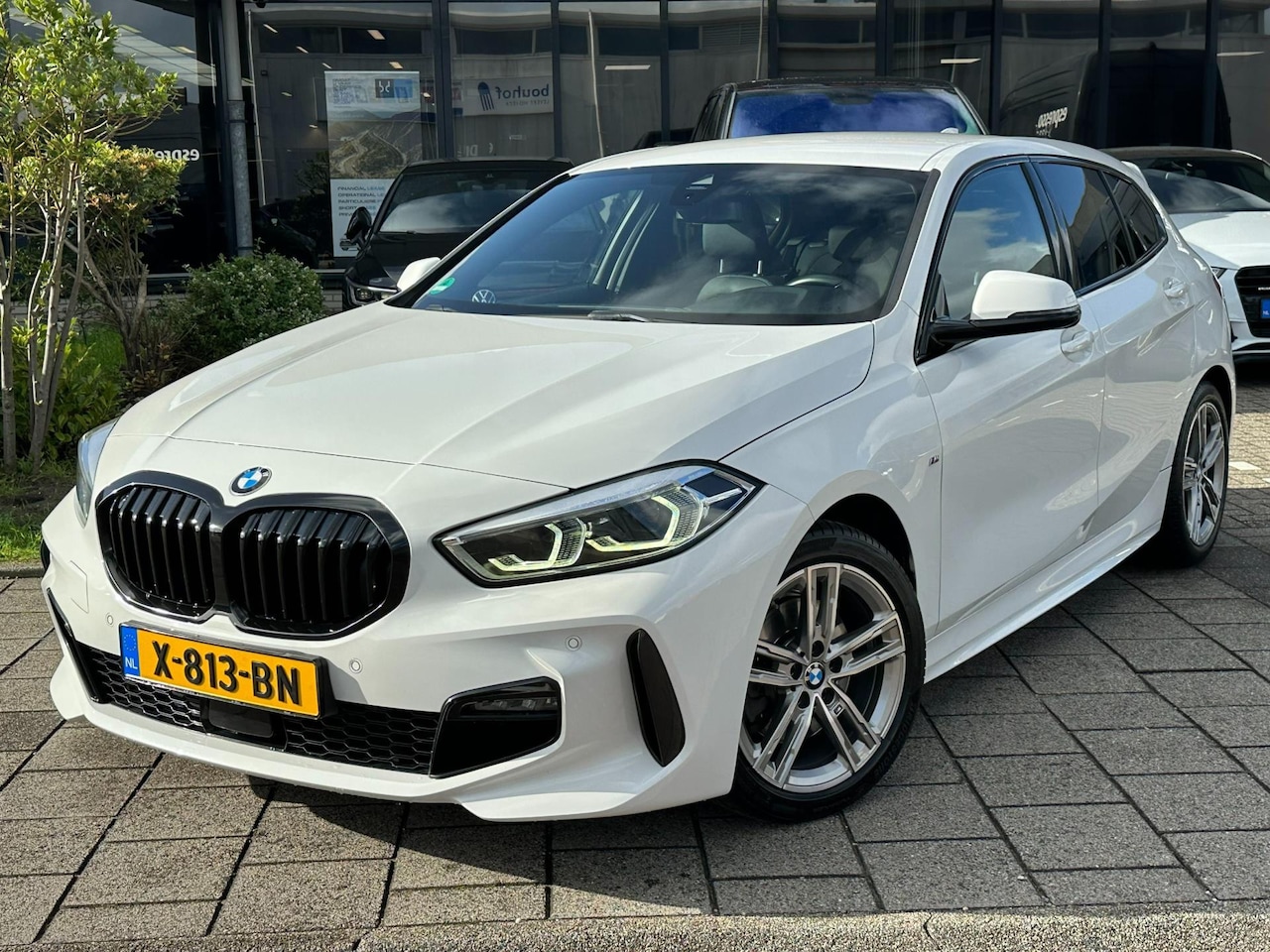 BMW 1-serie - 118i High Executive l M-PAKKET l SFEERVERLICHTING - AutoWereld.nl
