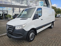 Mercedes-Benz Sprinter - 517 CDI L2-H1 Handgeschakeld * Camera * Trekhaak 3, 5t