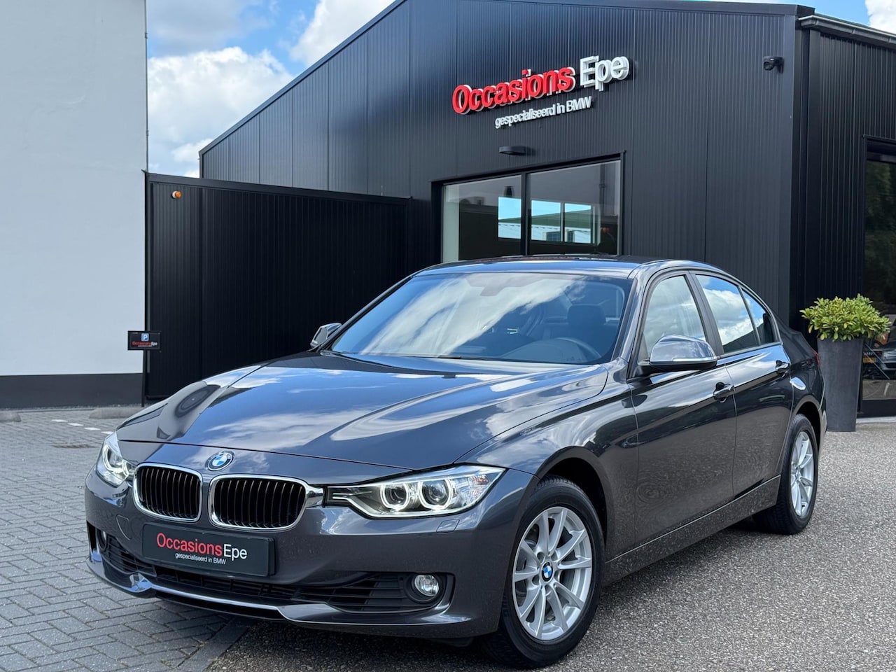 BMW 3-serie - 320i High Executive 1e eigenaar 40.000 km - AutoWereld.nl