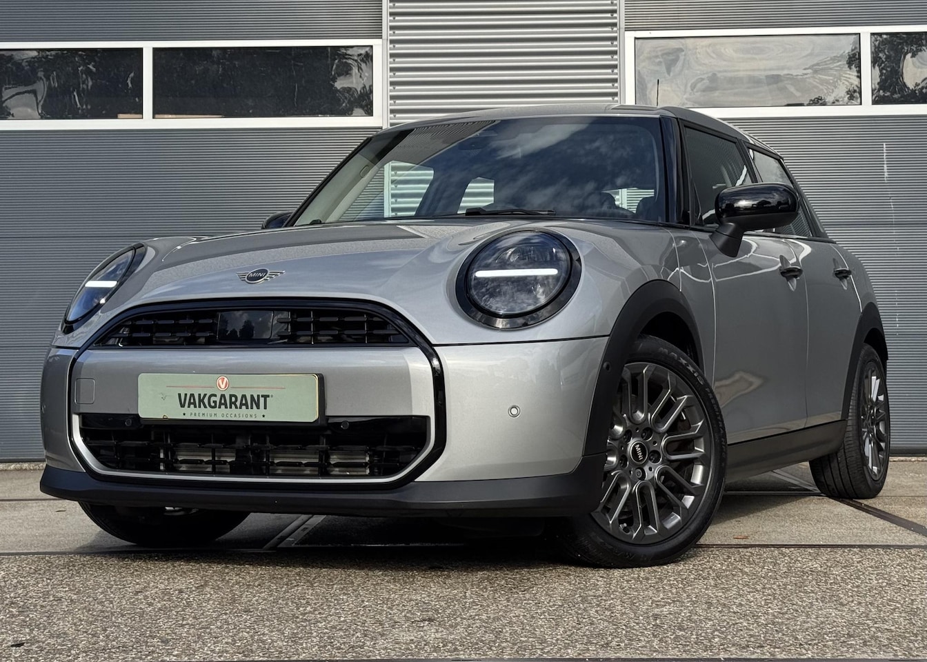 MINI Cooper - Mini 1.5 C Essential - AutoWereld.nl