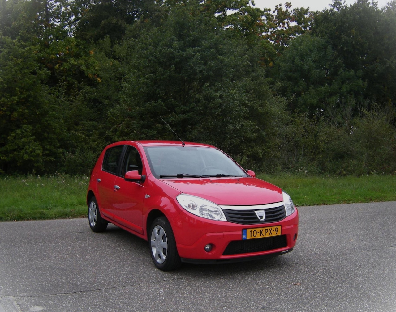 Dacia Sandero - 1.6 Lauréate . 5 Drs . Airco . Elec ramen . weinig kilometrs . enz - AutoWereld.nl