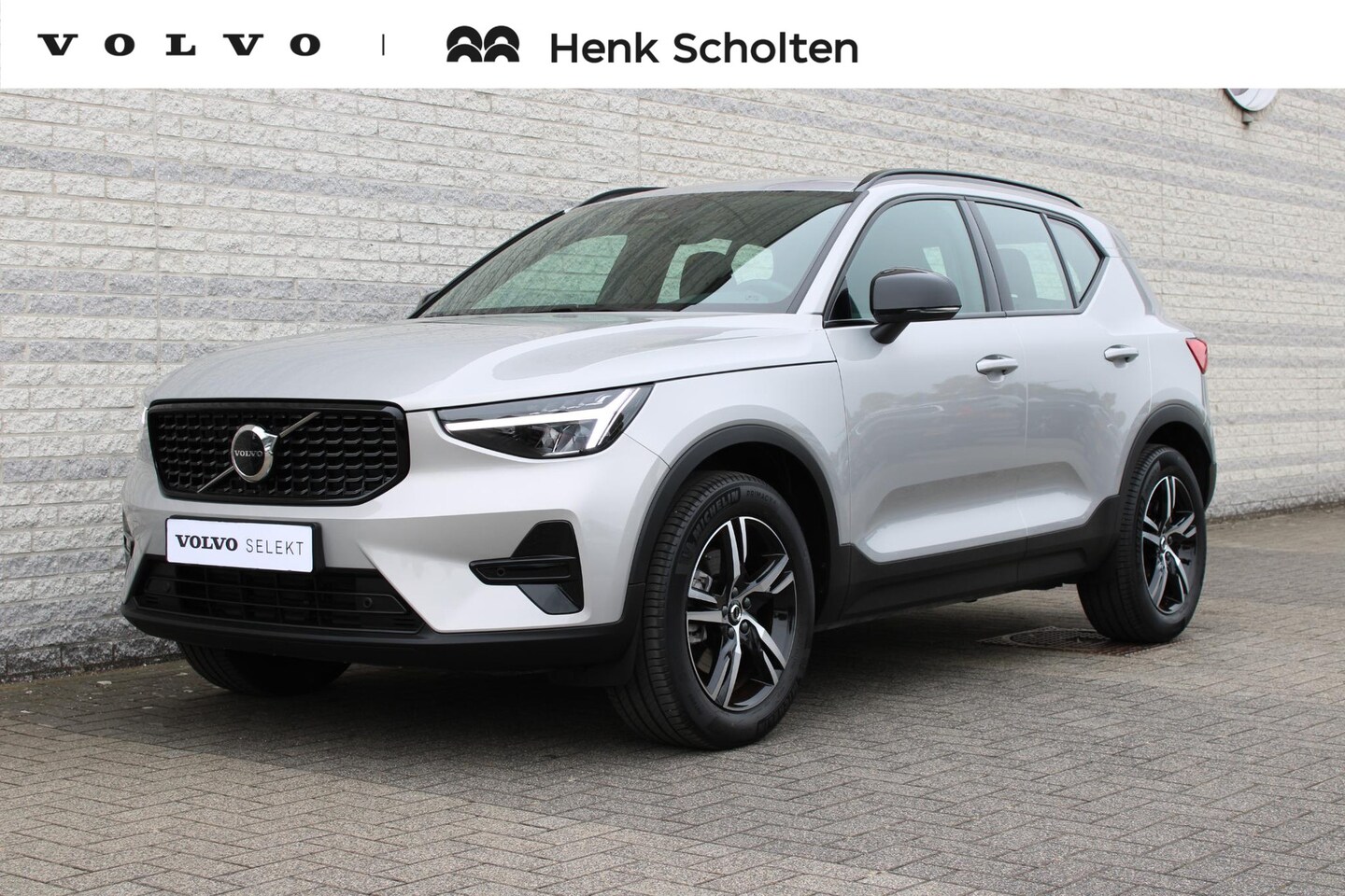 Volvo XC40 - 2.0 B4 Plus Dark | Trekhaak | Camera achter | Harman Kardon | Elektrisch verstelbare voors - AutoWereld.nl