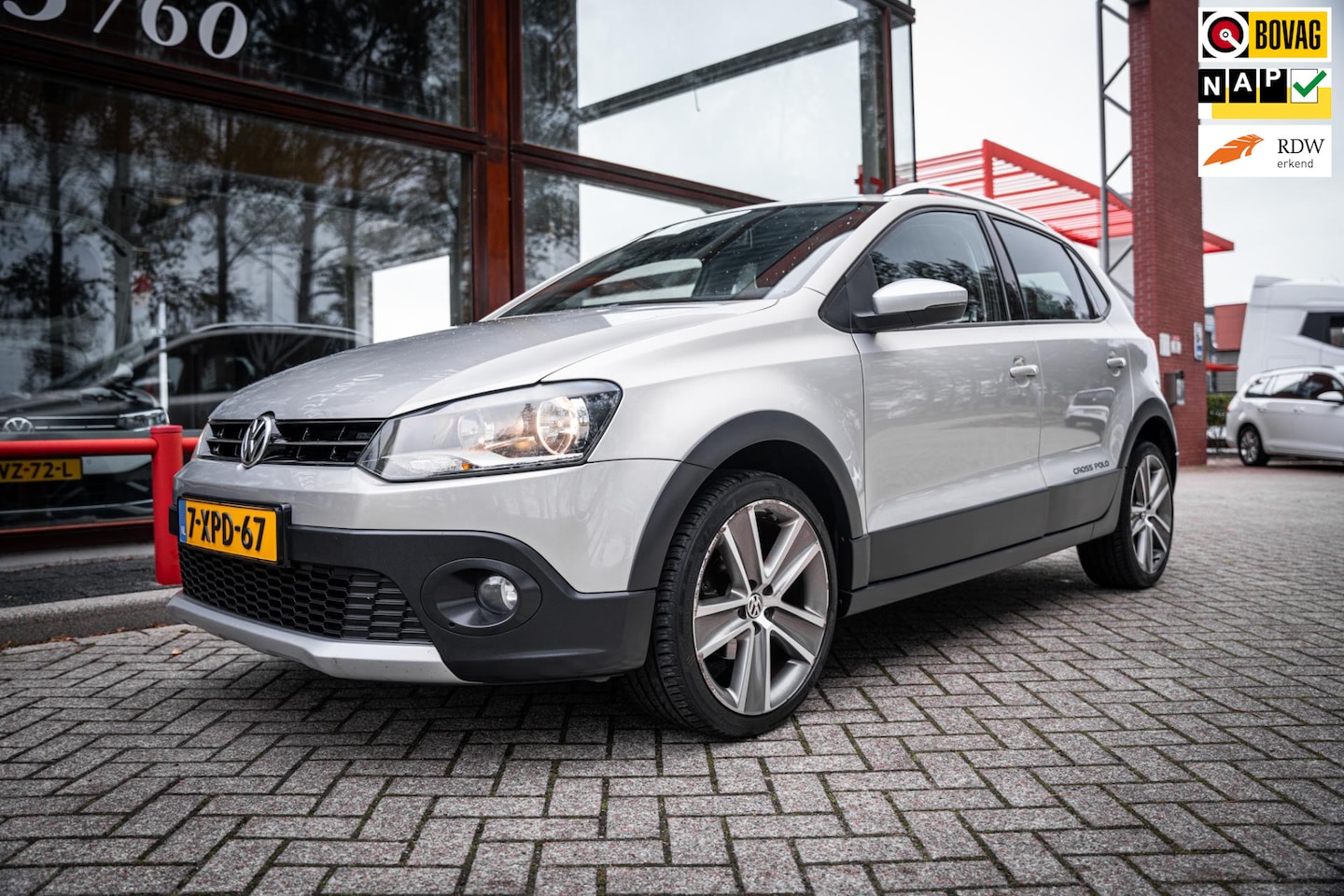 Volkswagen Polo - Cross 1.2 TSI | Parkeer hulp | Cruise control | Automatische Airco | Stuur bediening | - AutoWereld.nl