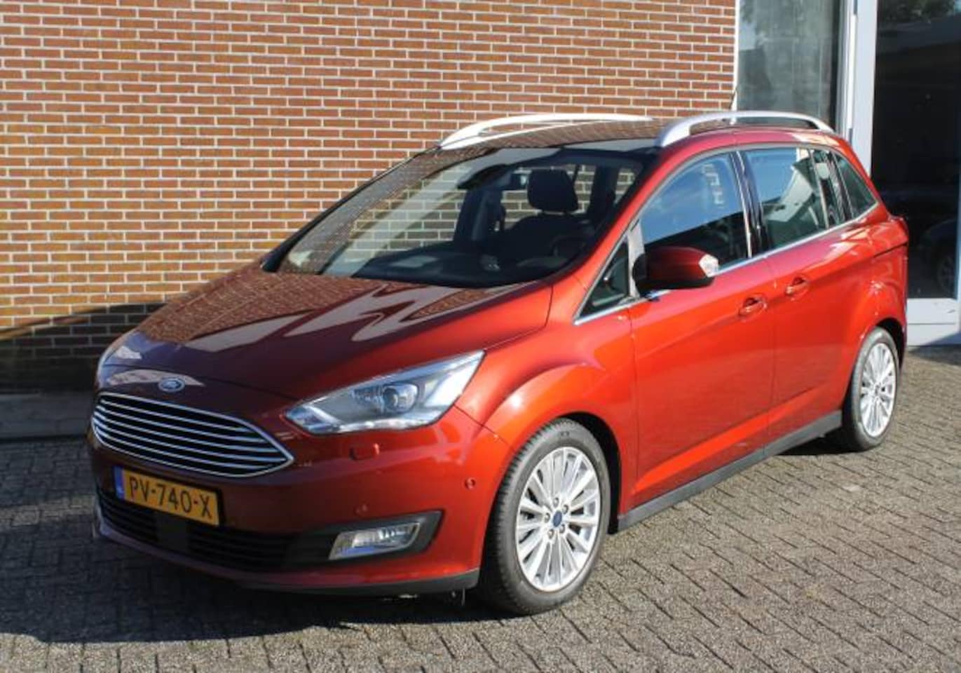 Ford Grand C-Max - 1.0 EcoBoost 125pk Titanium