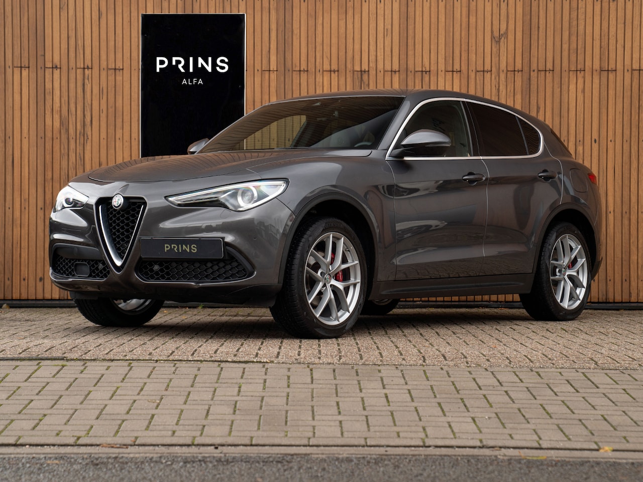 Alfa Romeo Stelvio - 2.0T AWD Super | Veloce stoelen | Adapt. cruise | Lederen dash. | Adaptief onderstel | - AutoWereld.nl
