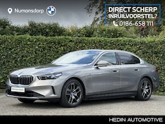 BMW 5-serie - Sedan 530e | Harman/kardon | Panorama | 360 cam | 4x stoelverw. | Stoelventilatie | 4-zone