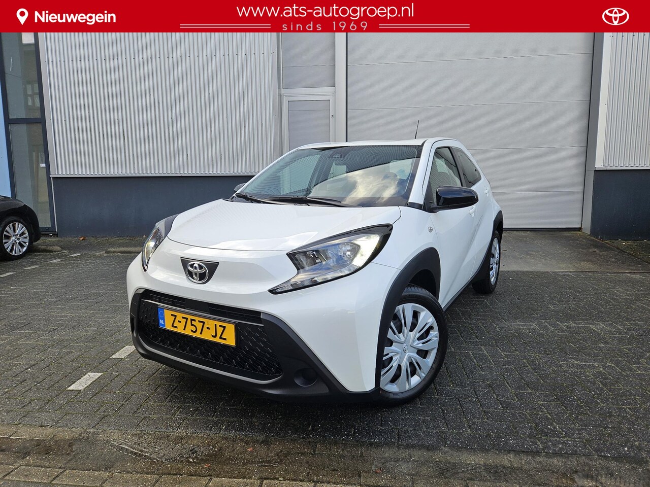 Toyota Aygo X - 1.0 VVT-i S-CVT Play Automaat | slechts 8.500 KM | - AutoWereld.nl