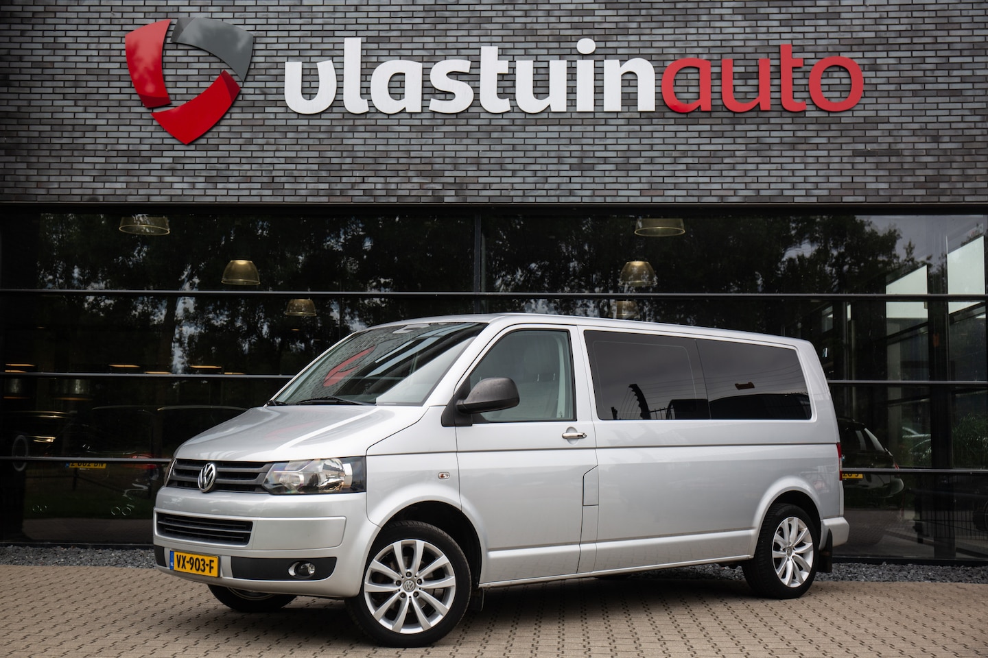 Volkswagen Transporter - 2.0 TDI L2H1 DC Budgetline 2.0 TDI L2H1 DC Budgetline , 5 persoons bus, Trekhaak, Camera, - AutoWereld.nl