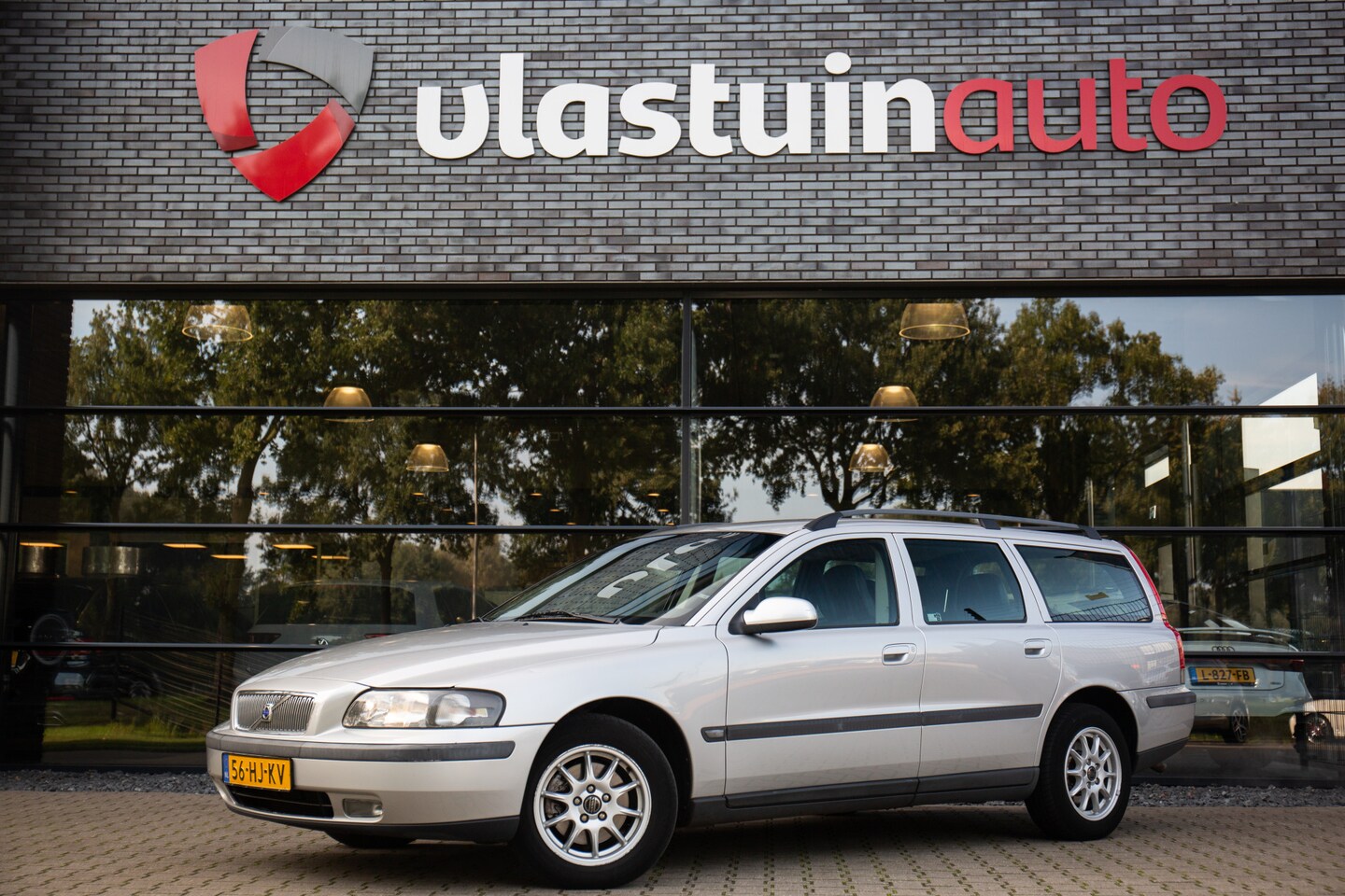 Volvo V70 - 2.4 Comfort Line 2.4 Comfort Line , Cruise control, Trekhaak, - AutoWereld.nl