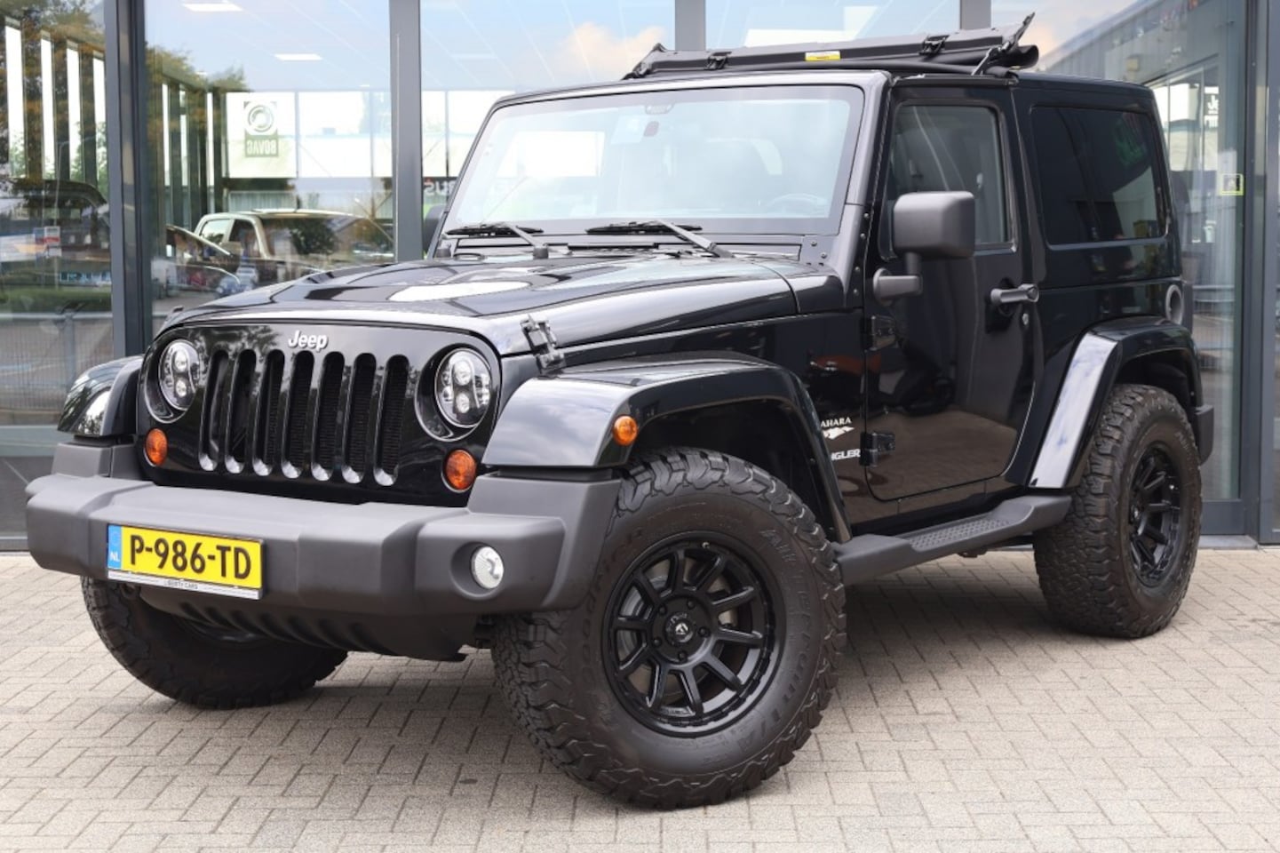 Jeep Wrangler - 3.8i V6 Aut. Sahara 2 drs JK 4x4 / LED / Apple Carplay - AutoWereld.nl
