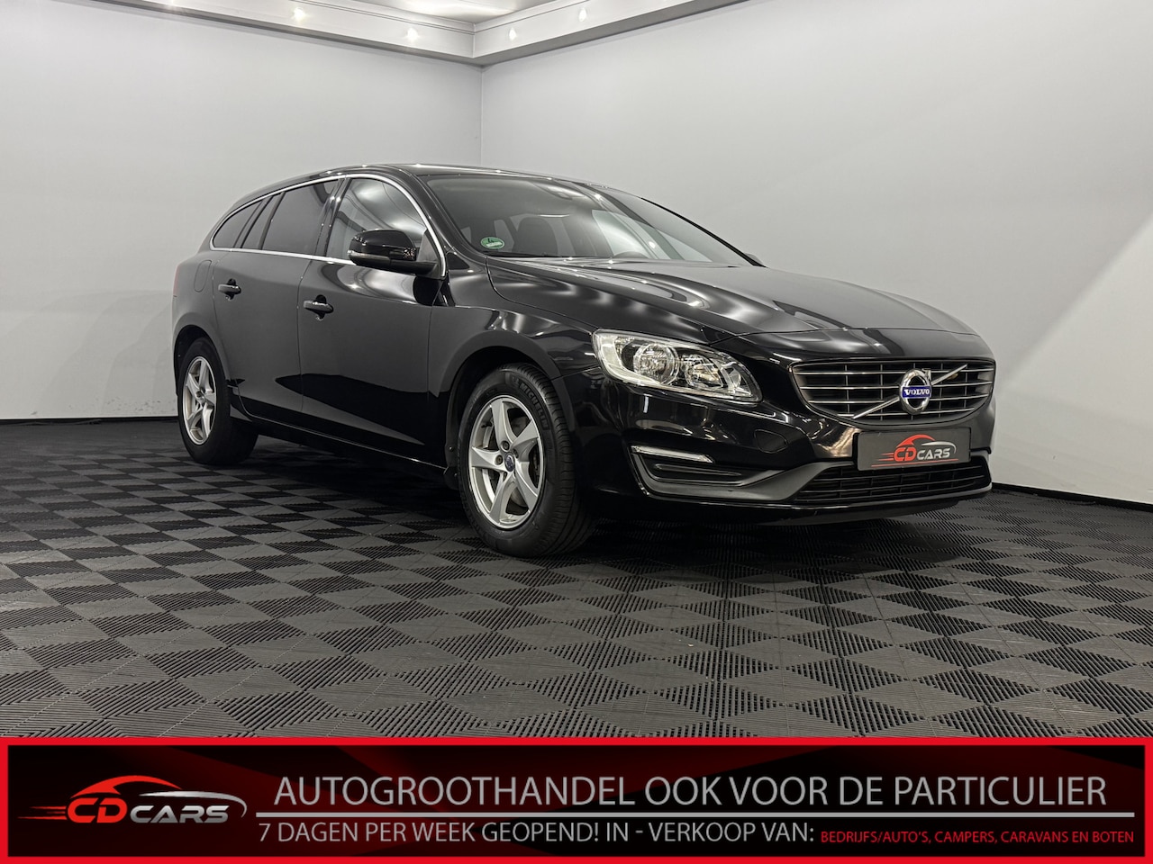 Volvo V60 - 1.6 D2 Momentum Clima, Navi, Parkeersensoren, Half leder, Cruise control, Keyless start, L - AutoWereld.nl