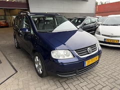 Volkswagen Touran - 1.6-16V FSI Optive I
