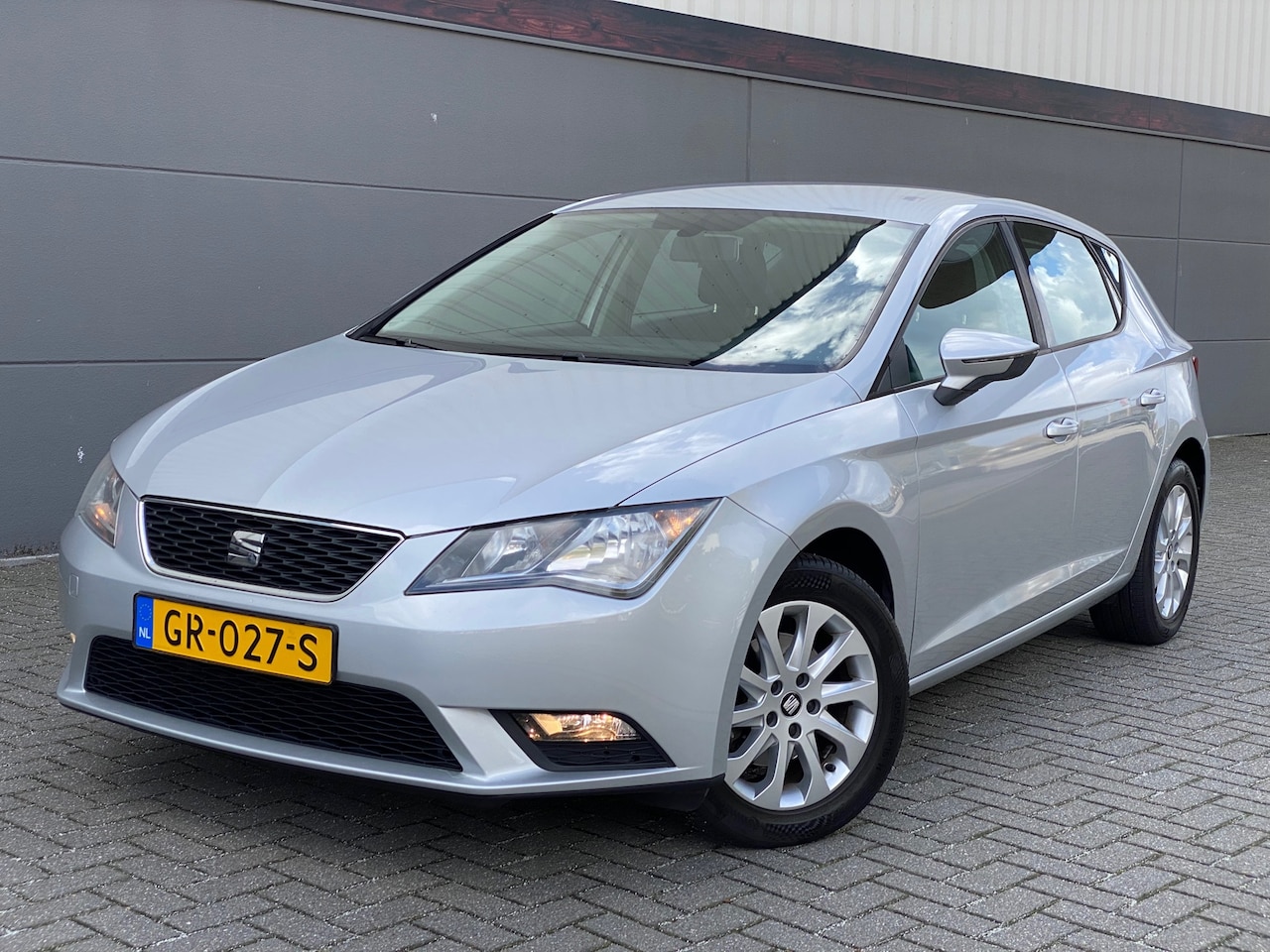 SEAT Leon - 1.4 TSI Style/ FR uitvoering/ 5drs/ 3e EIG/ dealeronderhouden/ 1jaar apk/ airco/ EL-ramen/ - AutoWereld.nl