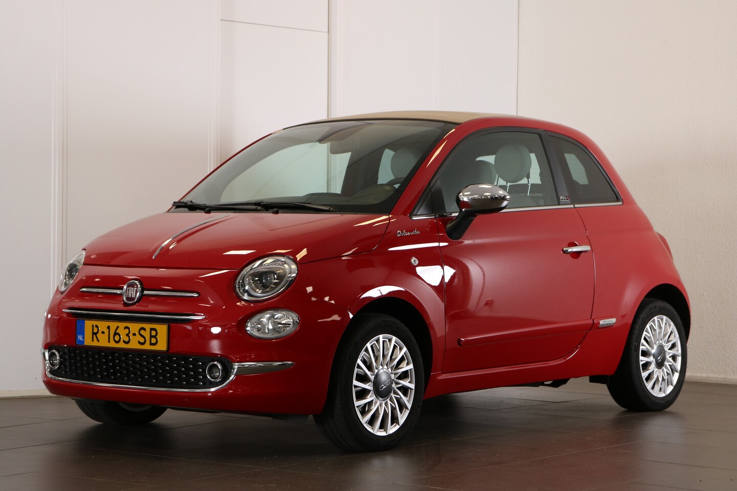 Fiat 500 C - 1.0 Hybrid Dolcevita | Cabrio | Navi | Cruise control | DAB |  Parkeerhulp achter | LMV | - AutoWereld.nl