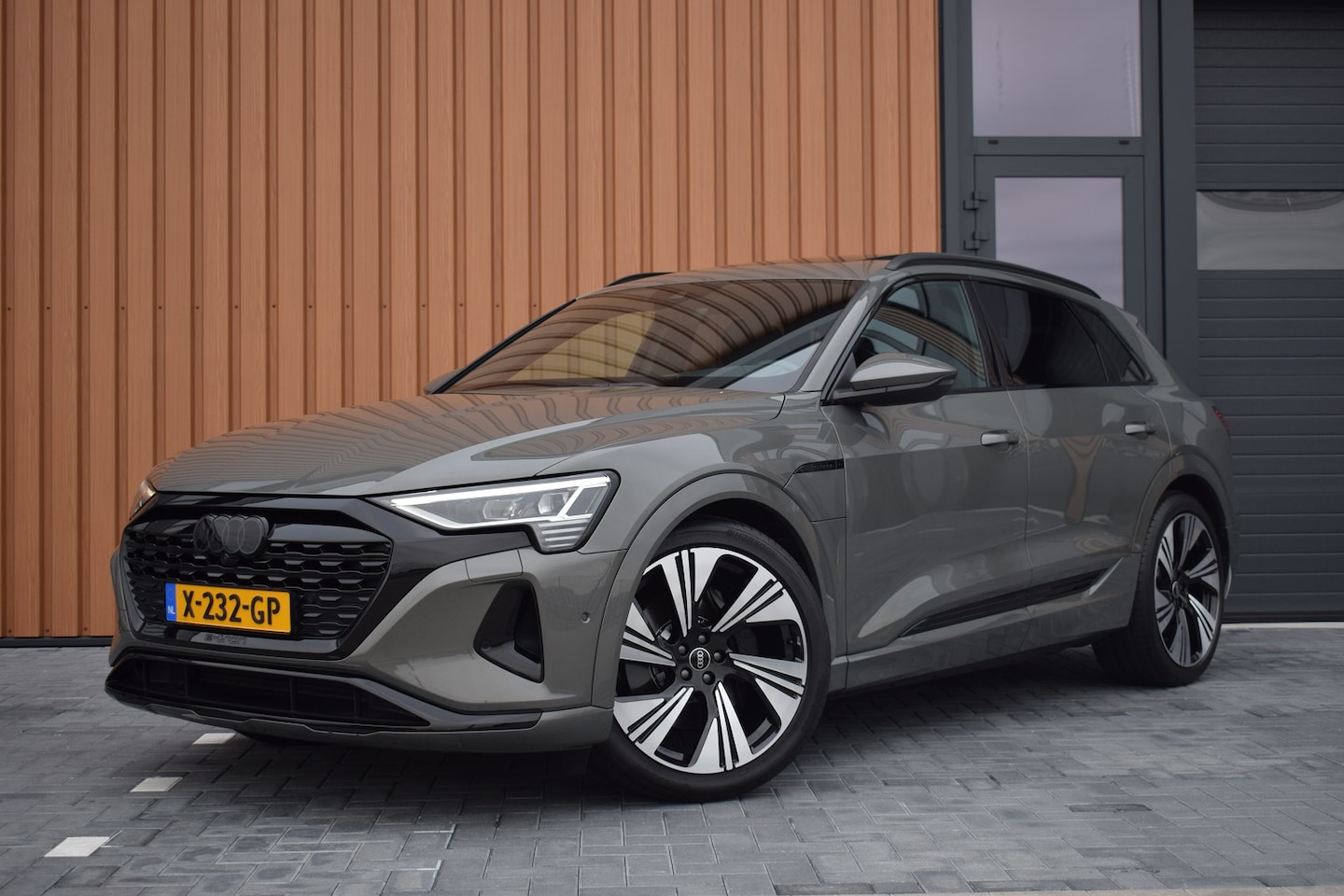 Audi Q8 e-tron - 55 quattro 408pk 115kWh | Pano | Camera | Luchtvering | 22" - AutoWereld.nl